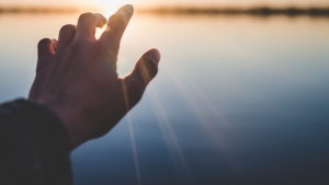 L’imposition-des-mains-est-elle-nécessaire-pour-recevoir-l-Esprit-Saint