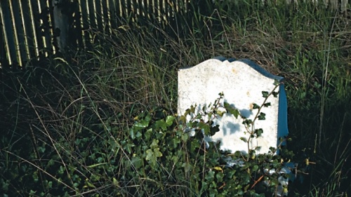 Une pierre tombale