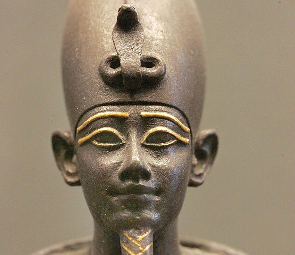 Un buste qui représente Osiris, idole des Égyptiens