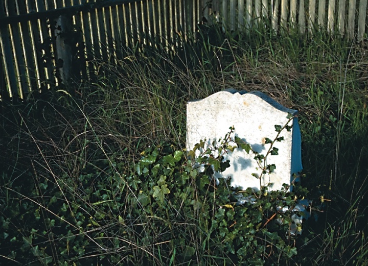 Une pierre tombale