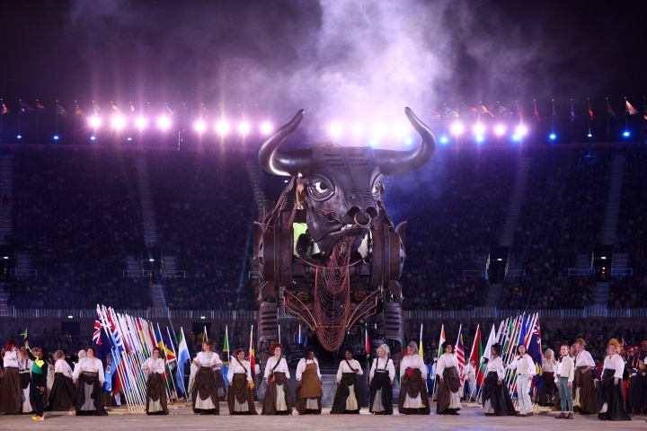 Les images de la cérémonie d'ouverture des Jeux du Commonwealth 2022, dont une bête géante, sont largement inspirées de l'Apocalypse. 