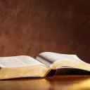 Une Bible ouverte.