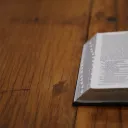 Une Bible sur une table