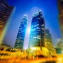 Toits de la ville la nuit.