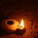 Une lampe à huile qui luise dans les ténèbres