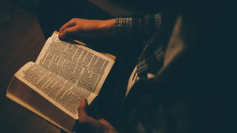 Si Dieu vous appelle maintenant, allez-vous répondre ? « Repentez-vous  donc  et  convertissez-vous,  pour que vos péchés soient effacés, afin que des temps de   rafraîchissement   viennent   de   la   part   du Seigneur » (Actes 3:19-20).
