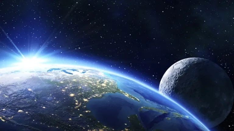 Ceci est le dessein de Dieu . Celui-ci représente sans aucun doute la chose la plus importante que vous devez savoir. Alors, pourquoi, de nos jours, n’en entendons-nous jamais parler ? La Terre et la Lune depuis l'espace extra-atmosphérique.