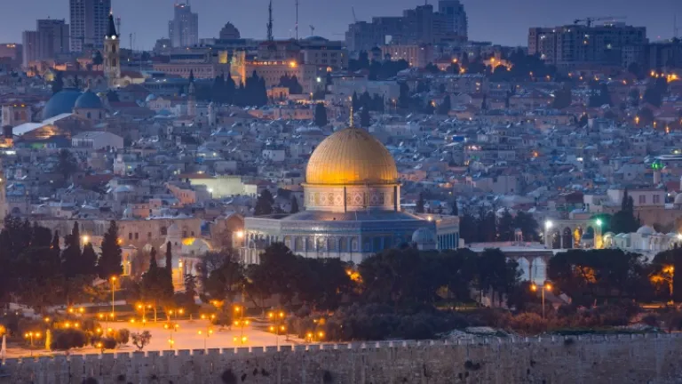 Le Mont du Temple à Jérusalem est sans doute la partie de territoire la plus contestée et la plus importante sur terre. Jérusalem est le centre de la cible des prophéties bibliques. Pourquoi le Moyen-Orient est-il important ?