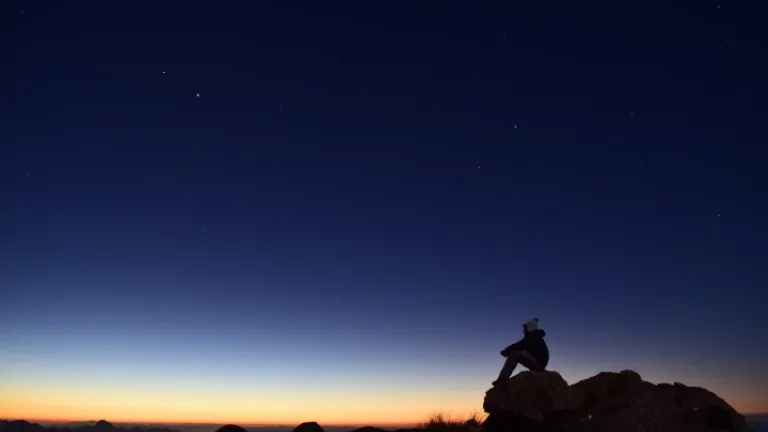 Apprenons à rejeter la peur malsaine et l’incrédulité, et à accorder la priorité à Dieu dans notre vie, en developpant cette crainte juste et essentielle envers Lui, car celle-ci nous pousse à L’aimer et à aimer notre prochain. la-crainte-de-dieu