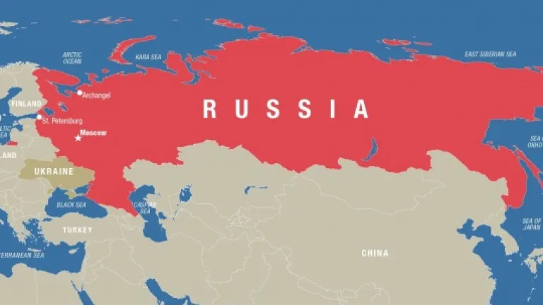La Russie est énorme, couvrant 11 fuseaux horaires et s'étendant ainsi à l'autre bout du monde. La Russie est énorme, couvrant 11 fuseaux horaires et s'étendant ainsi à l'autre bout du monde.