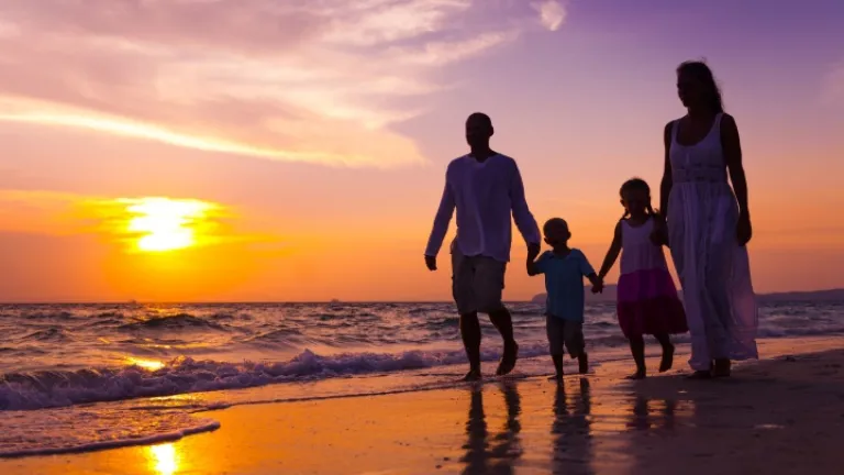Les parents doivent toujours prendre le temps de s’occuper de leurs enfants, car le meilleur cadeau qu’ils puissent leur faire, c’est de s’investir auprès d’eux et de leur accorder du temps. le-noyaux-familial-modèle-institué-par-Dieu