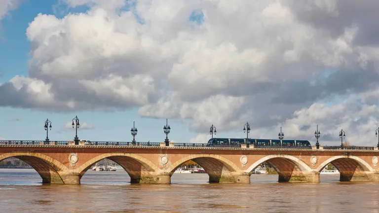 Le pont entre Dieu et l'humanité