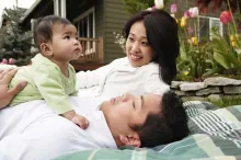 Un père, une mère et leur bébé