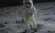 Un astronaute sur la lune