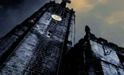 Un tour horloge foncé