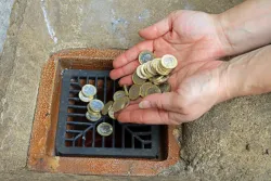 Un billet de 50 euros en feu