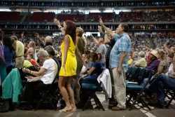 Une foule de 30.000 personnes