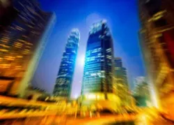 Toits de la ville la nuit.