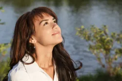 Comment puis-je survivre dans ce monde insensé et négatif ?